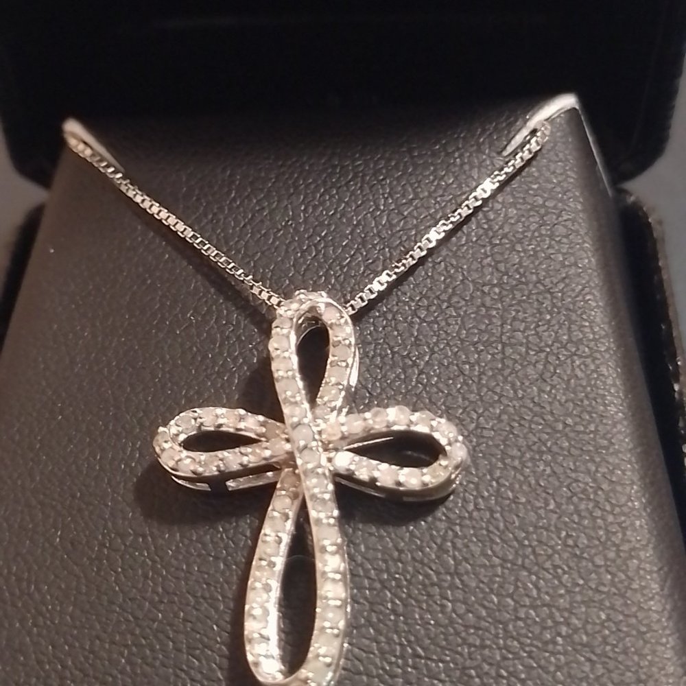 Sterling Silver 1/2 ct diamond cross pendant